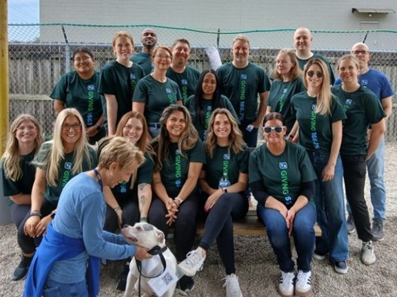 Associates from Fifth Third bank volunteering at STAF